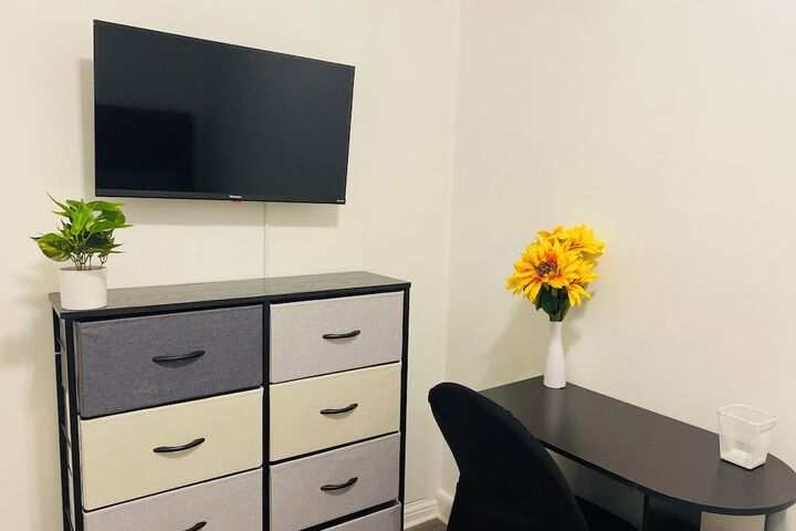 Modern Private Share Bedroom Bus stop to NYC