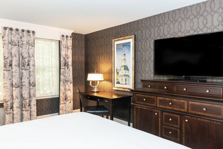 Room 33 of 144