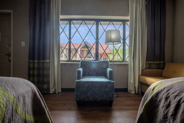 Room 32 of 35