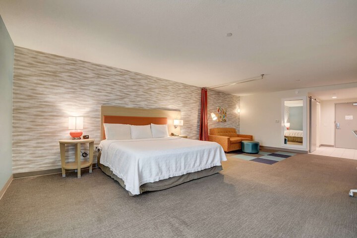 Room 32 of 38