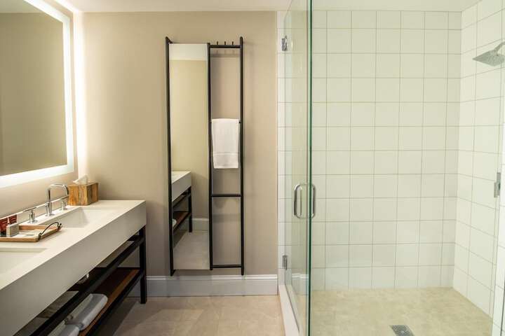 Hotel E