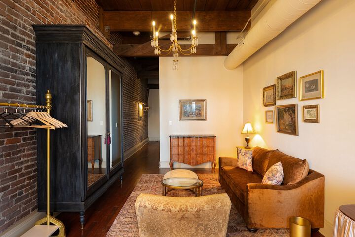 Hotel Cleo Knoxville Downtown, a Tribute Portfolio Hotel