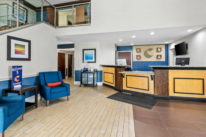 Comfort Inn & Suites Greenwood near University