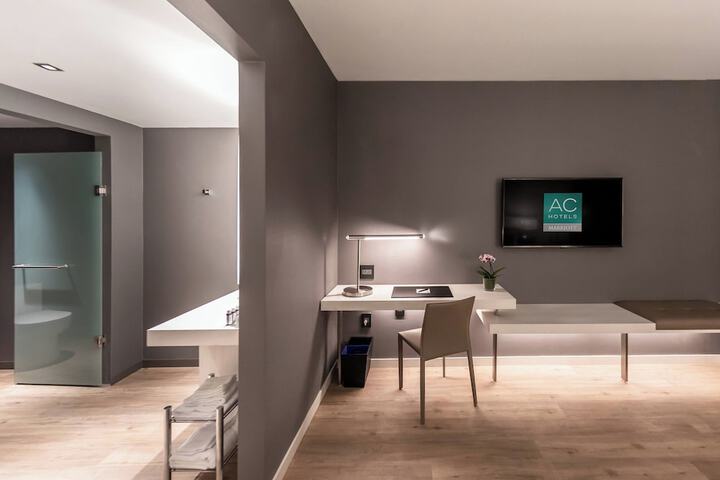Room 26 of 73