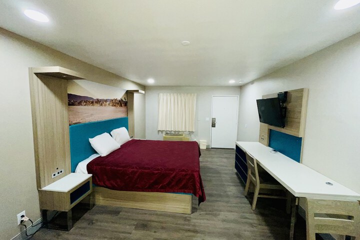 Room 13 of 20