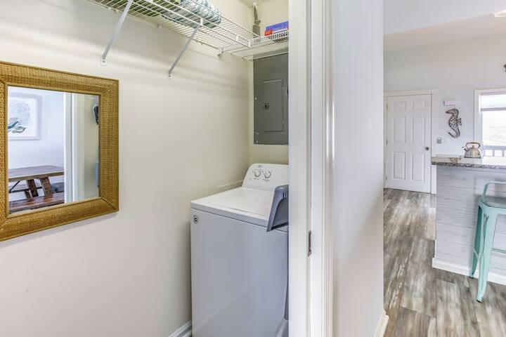 salt & Light Oceanfront Condo w / Pool & Elevator