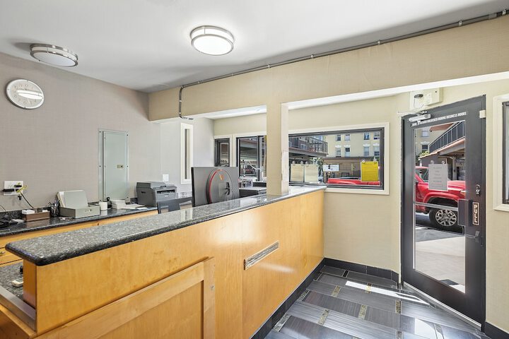 Alexis Park Hotel