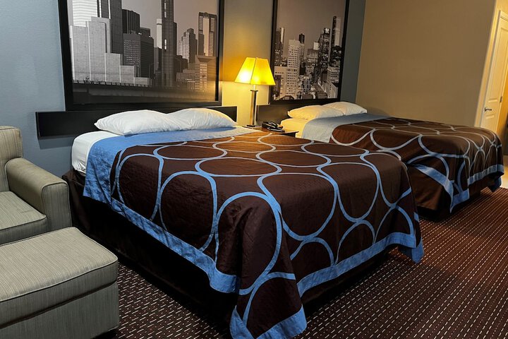 Super 8 by Wyndham Center