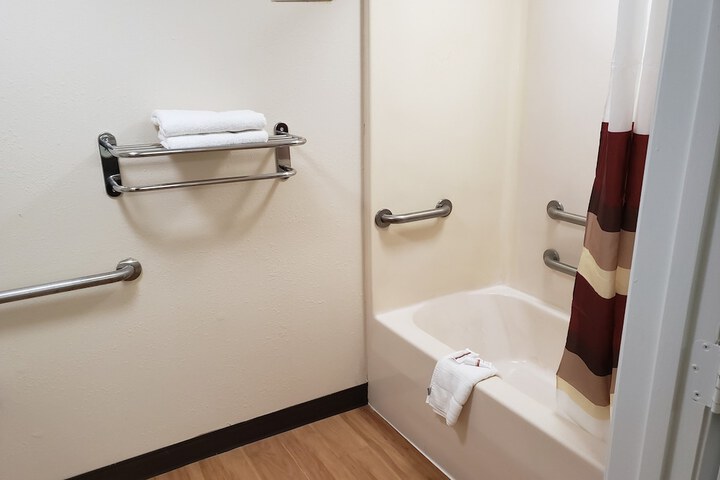 Red Roof Inn Moss Point