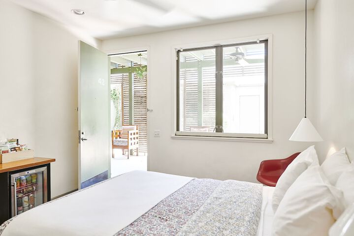 Room 28 of 34