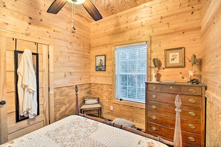 Secluded Santee River Island Retreat w / Dock!