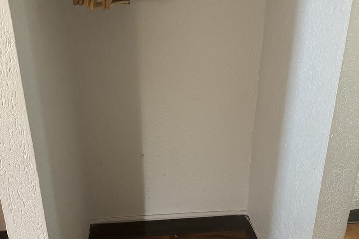 Room 27 of 34