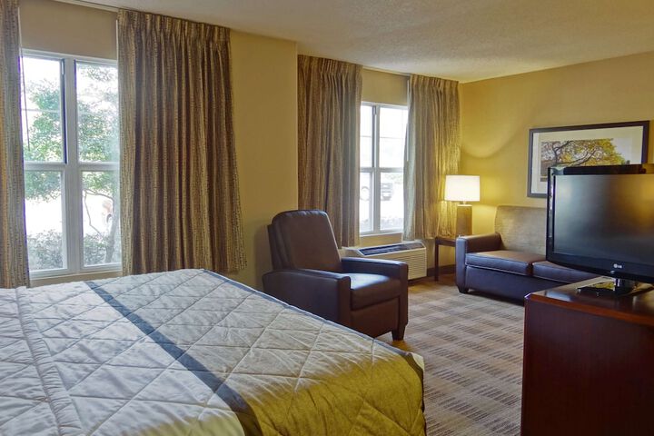 Room 32 of 40