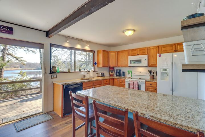 Near Skiing: Lakefront Gem w / Kayaks in Long Pond
