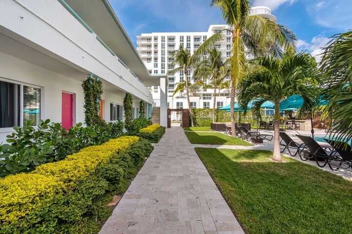 Hotel Exterior 31 of 31