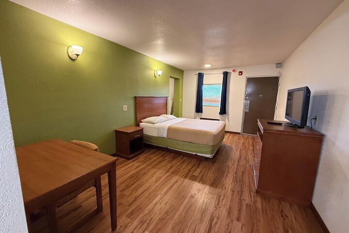 Room 14 of 15