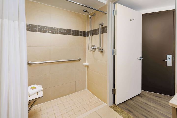 Room 16 of 27