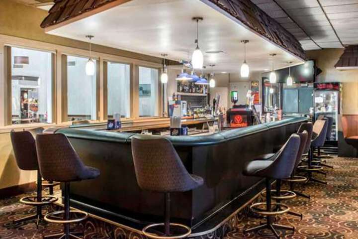 Lounge 113 of 124