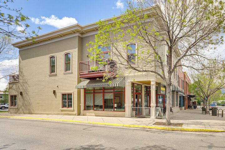 Near Trail: Dtwn Eagle Ranch Condo w / Balcony