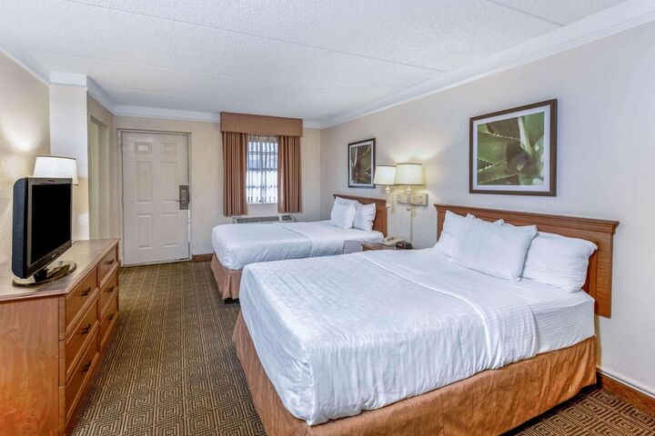 Room 11 of 30