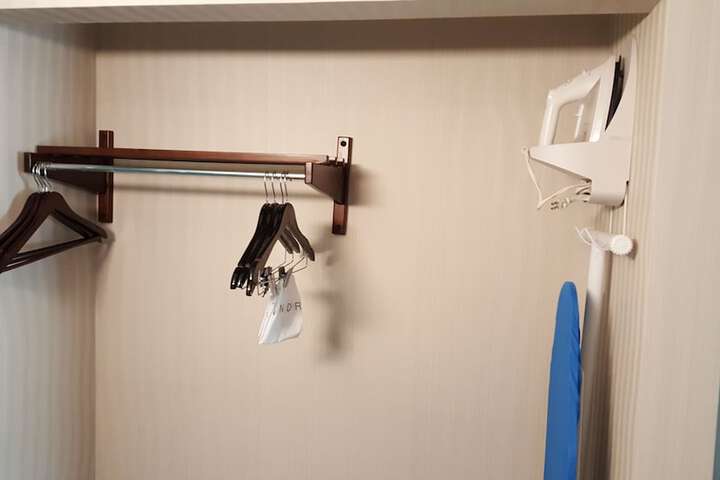 Room 10 of 35