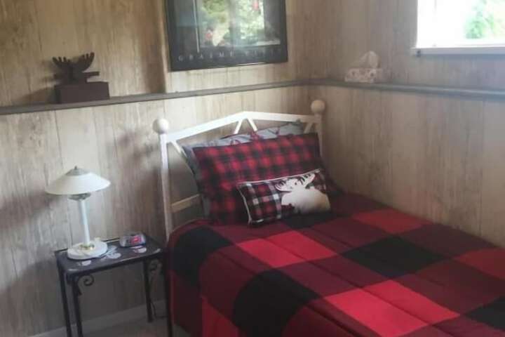 Silvern Lake Trail Bed & Breakfast
