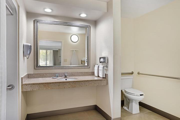 Best Western Inn & Suites - Monroe