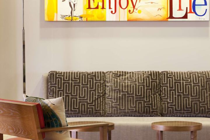 Lounge 105 of 126