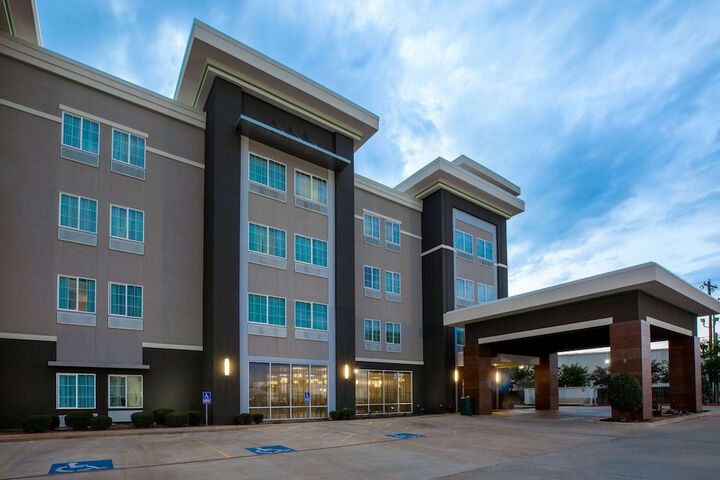 Hotel 2 of 32