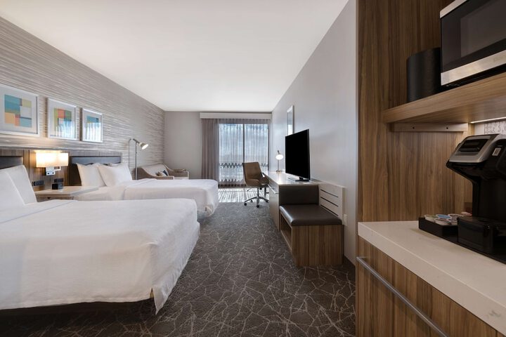 Room 27 of 63