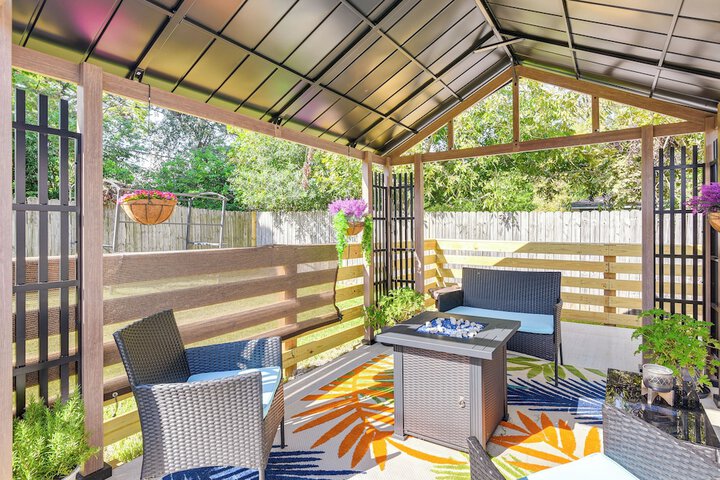 South Houston Townhome w / Patio & Gas Grill!