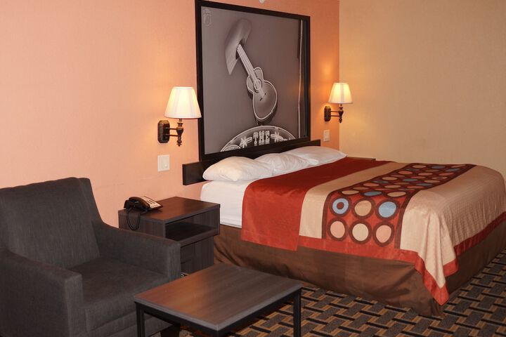 Super 8 by Wyndham Farmers Branch / North Dallas