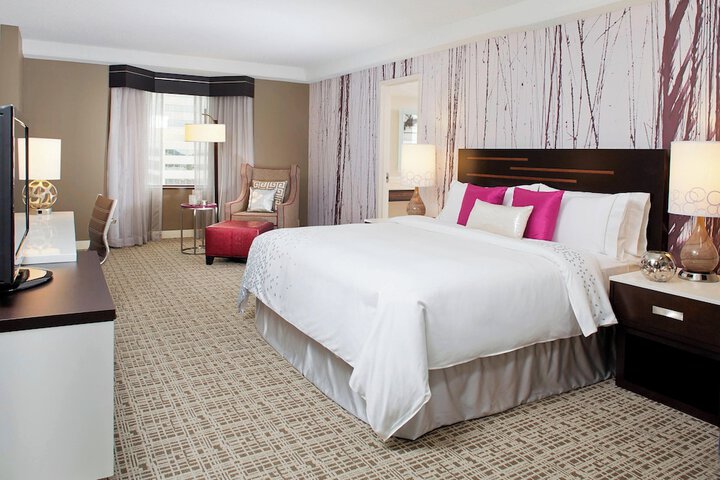 Room 10 of 76