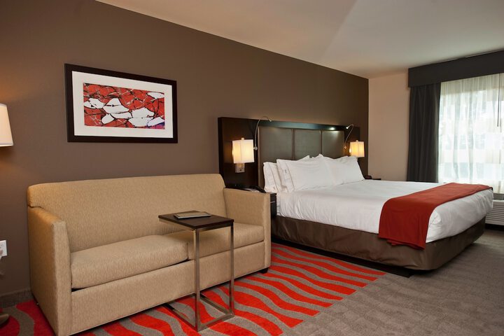 Room 17 of 37
