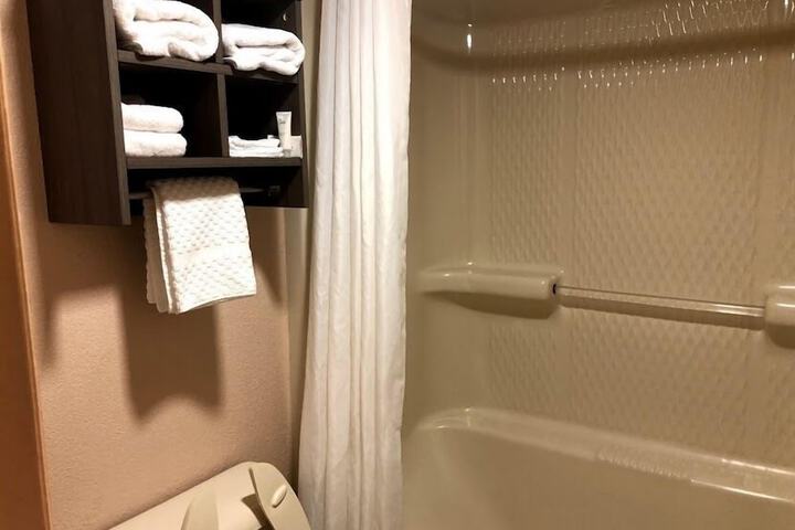 Room 21 of 38