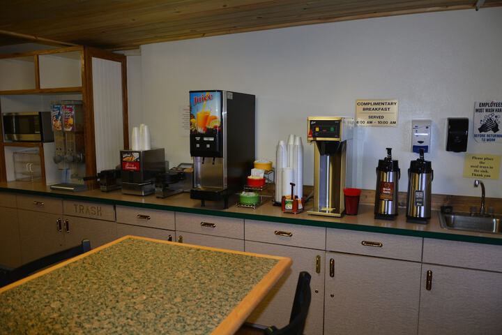 Breakfast/Coffee Service 24 of 31