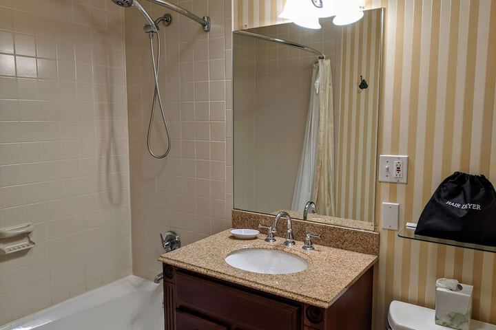 Room 128 of 239
