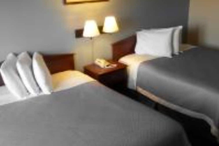 Room 10 of 16