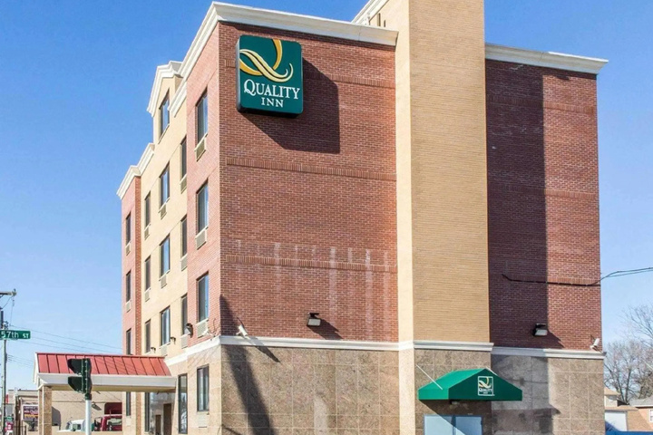 Paramount Inn