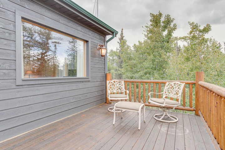 Jefferson Mountain Cabin w / Private Deck & Grill!