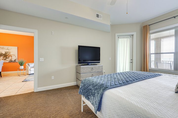 Lake LBJ Condo w / Private Balcony Lake Views