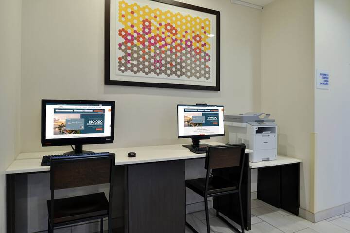 Business Center 73 of 75