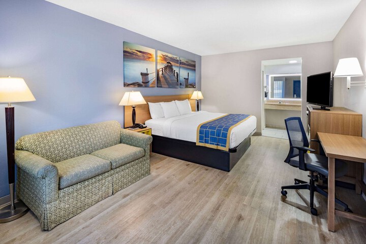 Room 35 of 41