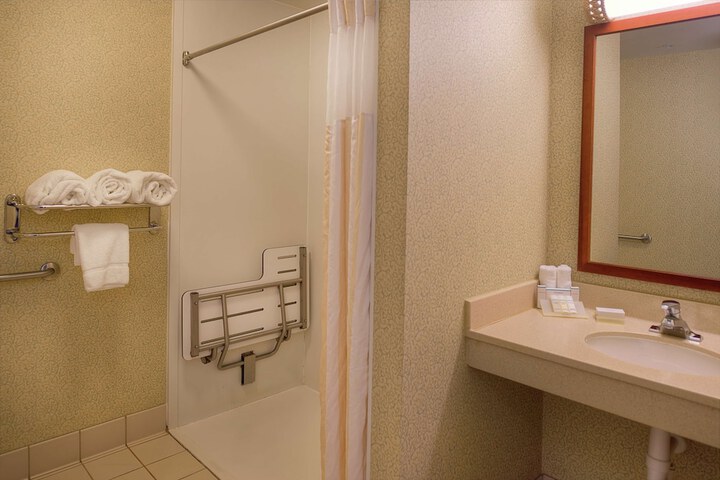 Room 19 of 38