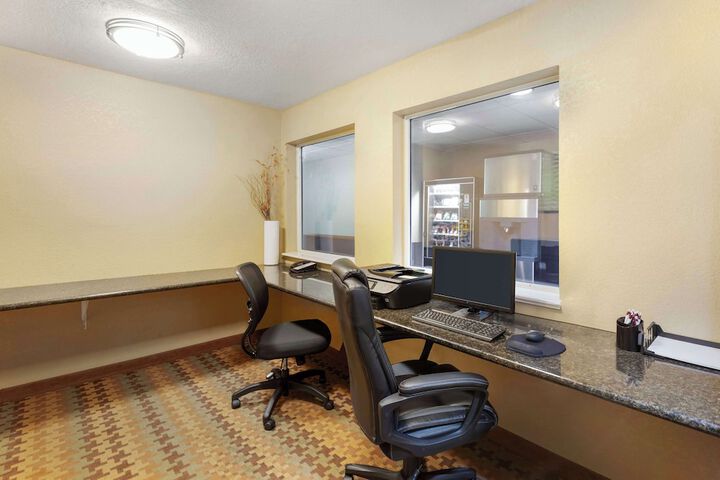 Business Center 40 of 40