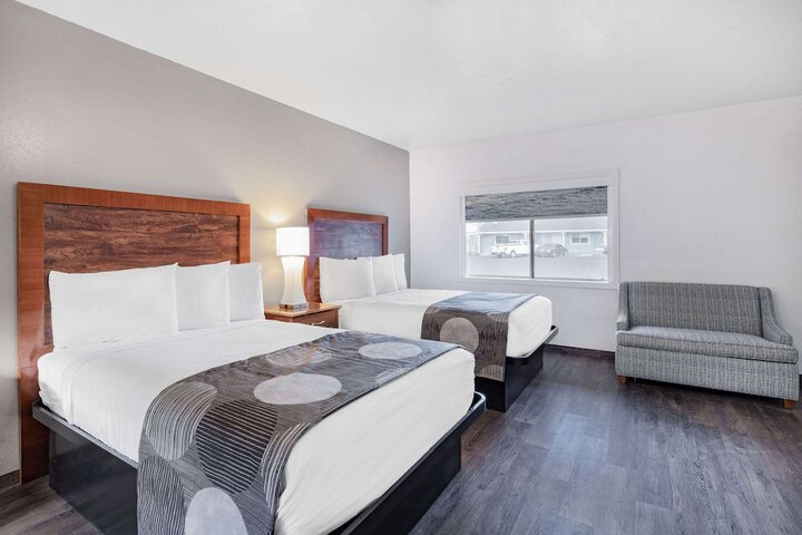 Room 16 of 40