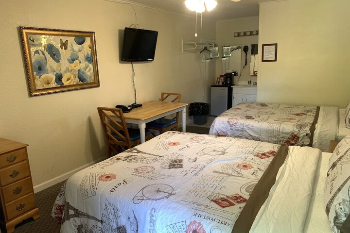 Phillips Historic Motel & Cottages