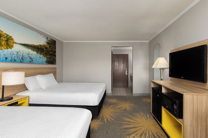 Room 32 of 66