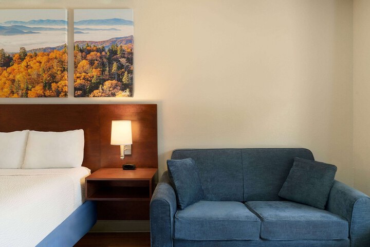 Room 13 of 30