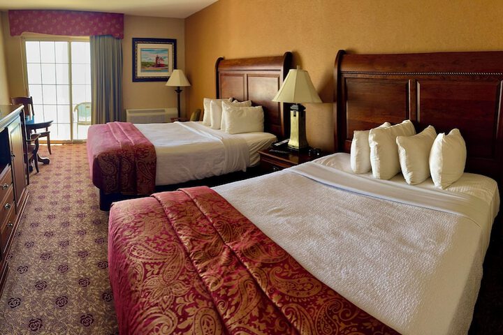 Hamilton Inn Select Beachfront Mackinaw City